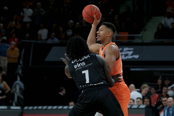 瓦雷斯试图 瓦雷斯试图